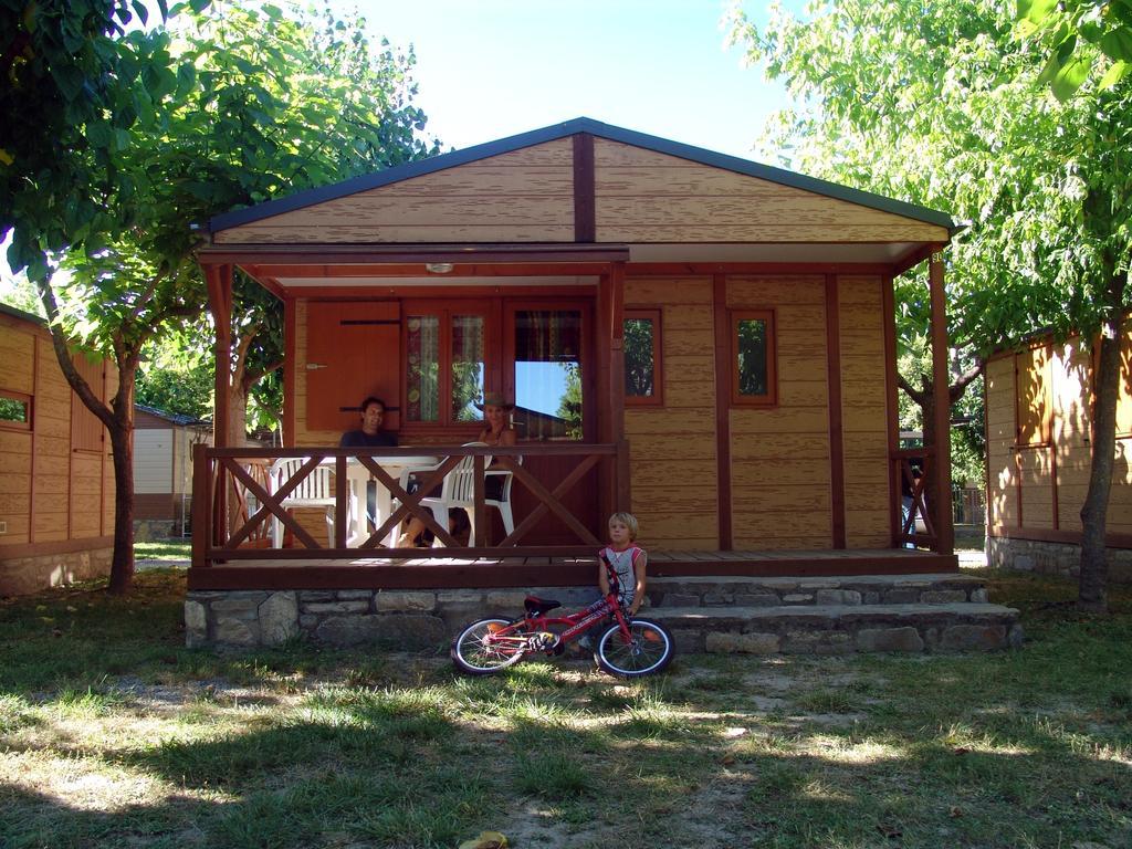 Bungalows Pena Montanesa 아인사 객실 사진
